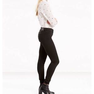 Levi’s 710 Hyper-sculpt Super Skinny Jeans